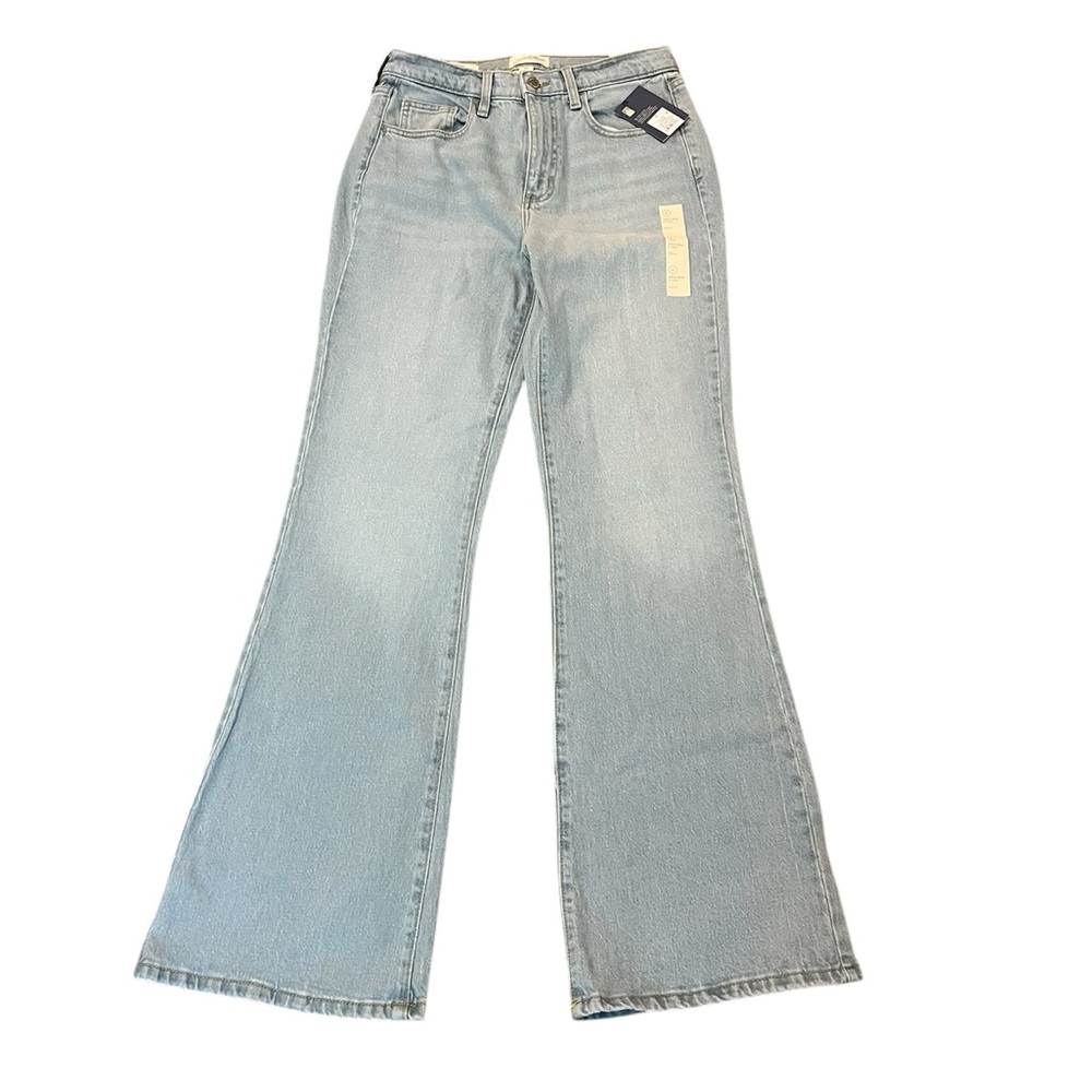 Universal Thread Women's High Waist Light Blue Flare Jeans Size: 6 - Picture 2 of 8